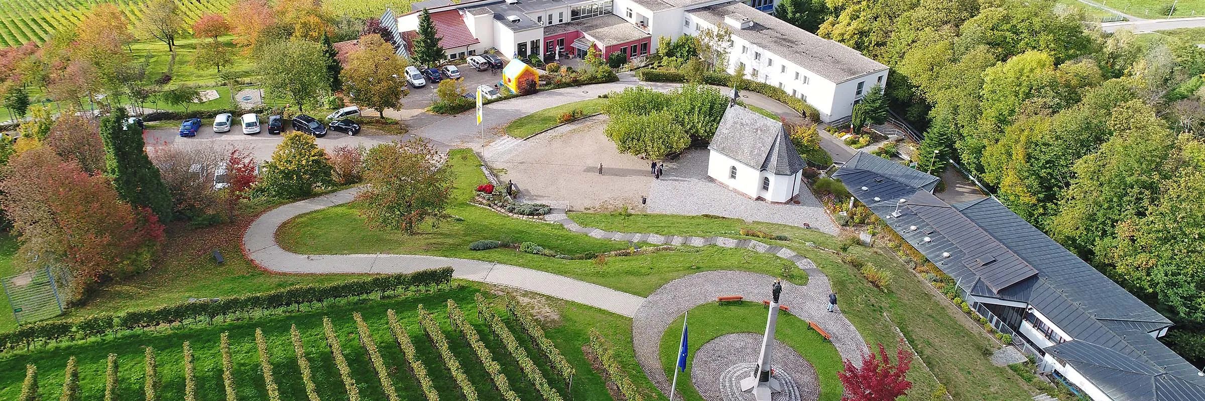 Außenbild aus der Vogelperspektive des Seminar- und Bewegungshaus Schönstatt-Zentrum Marienfried